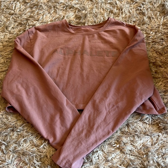 Alphalete Tops - alphalete long sleeve